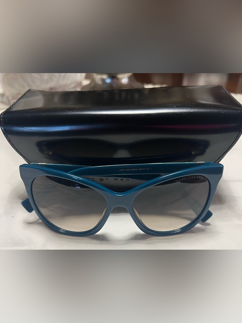 Marc Jacobs Blue Cat-Eye Sunglasses with Gradient Lenses 336/S MR8HA